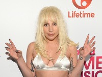 
Lady Gaga sa pri výbere outfitu inšpirovala morskou pannou. 
