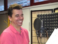 Audio rozprávky nahovoril známy „ocko“ Roman Pomajbo, ktorý svojim hlasom oživil zvieratká z Afriky