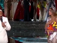 Miss Kolumbie sa tešila z víťazstva, kým jej radosť neprerušil moderátor. 