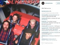 Behati Prinsloo zverejnila na instagrame ffotku, na ktorej má jej sexi manžel Adam Levine blond vlasy. 