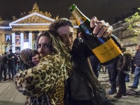 Aj napriek zrušenému ohňostroju sa v Bruseli poriadne zabávali Aj napriek zrušenému ohňostroju sa v Bruseli poriadne zabávali