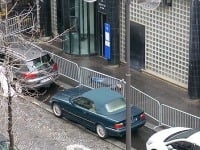 Presne na výročie útokov na redakciu Charlie Hebdo prišiel ďalší. Presne na výročie útokov na redakciu Charlie Hebdo prišiel ďalší.