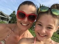 Elena Podzámska si v týchto chvíľach užíva dovolenku so svojou dcérkou Radkou na ďalekej Floride. 