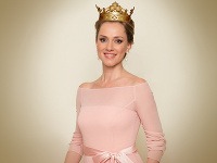 Herečka Monika Hilmerová zvolila ružové šifónové šaty. Herečka Monika Hilmerová zvolila ružové šifónové šaty.