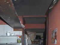 Polícia vyšetruje tri výbuchy v priestoroch reštaurácie, v spoločných priestoroch bytového domu a v aute, ktoré zaevidovali v nedeľu a v pondelok ráno v Piešťanoch.