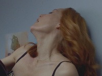Pod elegantným kostýmom a košeľou skrýva agentka Scullyová takúto sexi bielizeň. 