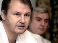 Vladimír Cingel, ktorý úspešne oddelil siamské dvojičky Marka a Miška, zomrel.