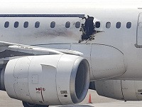 V Somálsku núdzovo pristálo lietadlo s dierou v trupe.