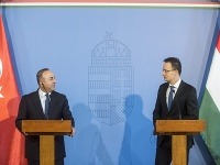 Péter Szijjártó sa s tretol s tureckým ministrom zahraničných vecí Mevlütom Čavušogluom