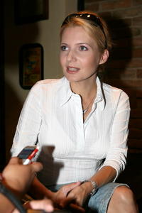 Aneta Parišková s novinármi komunikuje, o manželovi však nehovorí. 