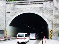 Jazdou cez tunel získate hodinu v čas Jazdou cez tunel získate hodinu v čas