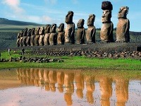 Kamenné sochy Moai