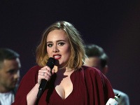 Adele nepatrí k speváčkam, ktoré ukazujú svoje prednosti. Tentokrát urobila výnimku. 