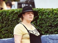 Kelly Clarkson si vyšla do Disneylandu v rozgajdanom outfite a dosť neupravená. 