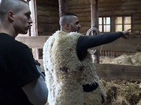 Tomáš Mrva a Reza Givili v siedmej sérii Farmy