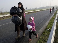 Na grécko-macedónskych hraniciach uviazlo vyše 7000 migrantov