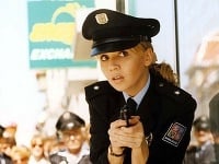 Petra Martincová ako sexi policajtka Boženka v komédii Byl jednou jeden polda. 