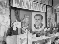 Pri príležitosti Medzinárodného dňa žien, dňa 6. marca slávnostne premenovali závody Danubia, bavlnárske závody n.p. v Bratislave na Závody 8. marca. (7. marca 1952)