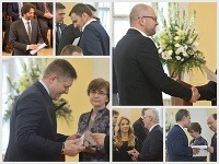 Novozvolení poslanci si prebrali osvedčenia. Novozvolení poslanci si prebrali osvedčenia.