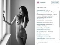 Pred objektívom fotografa Lukáša Dvořáka pózovala Ollie Kramp úplne nahá. 
