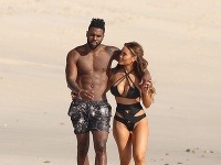 Jason Derulo a Daphne Joy si užívajú romantiku v luxusnom dovolenkovom rezorte. Paparazzom sa pochválili bezchybnými krivkami.