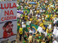 Protesty v brazílskych uliciciach
