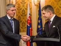 Predseda strany Most-Híd Béla Bugár a predseda strany Smer-SD Robert Fico Predseda strany Most-Híd Béla Bugár a predseda strany Smer-SD Robert Fico