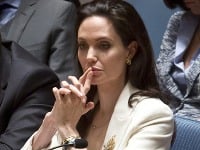 S Angelinou Jolie je neradno sa zahrávať. 