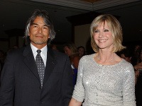Olivia Newton-John a Patrick McDermott tvorili pár zhruba deväť rokov. Olivia Newton-John a Patrick McDermott tvorili pár zhruba deväť rokov.