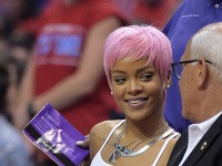 Rihanna rada experimentuje s účesom. Vystriedala rôzne strihy aj farby. 