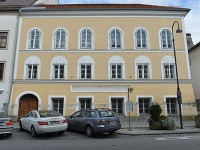 Hitlerov rodný dom v Braunau am Inn Hitlerov rodný dom v Braunau am Inn