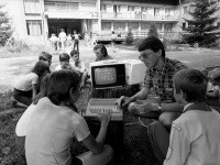 Deti už v roku 1986 nedokázali odtrhnúť zrak od obrazovky počítača!