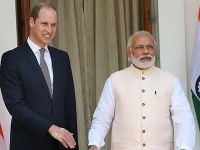 Pohľad na ruku princa Williama prezrádza, že indický premiér má poriadny stisk. 