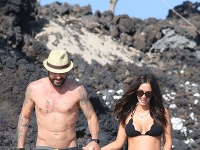 Megan Fox sa počas romantickej prechádzky s manželom pýšila tehotenským bruškom. 