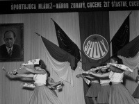 30. marec 1955 - v Košiciach usporiadali v rámci príprav na celoštátnu spartakiádu telovýchovnú akadémiu školského úseku. V programe vystúpili žiaci košických škôl a predviedli spartakiádne prostné, náraďový telocvik a kultúrne vložky