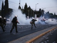 Polícia a protestujúci sa dostali do zrážok v Aténach i Solúne Polícia a protestujúci sa dostali do zrážok v Aténach i Solúne