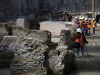 Pri prestavbe metra v Ríme našli pohrebisko a kasárne z doby rímskej.