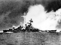 Torpédo poškodilo Bismarck a poslalo ho ku dnu