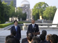 Barack Obama navštívil Hirošimu a stretol sa s japonským premiérom Šinzóom Abem.