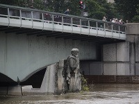 Hladina francúzskej rieky Seina sa podľa výstrah zvýši až do 6 metrov.