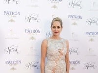 Sharon Stone si aj ako 58-ročná môže obliecť takéto odvážne šaty. 