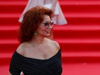 Sophia Loren akoby spomalila starnutie. 