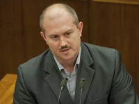 Kotleba útočí po prevalení škandálu s vilou za štátne: Je za tým pomsta Penty!
