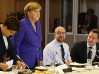 Nemecká kancelárka Angela Merkelová počas rokovania za okrúhlym stolom na summite EÚ v Bruseli