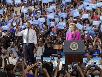 Obama podporil Clintonovú osobnou prítomnosťou
