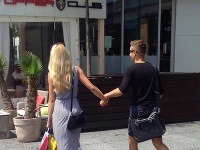 Tanečník Tomáš Surovec so svojou novou priateľkou Ninou na nákupoch.
