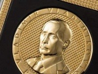 Zlatý smartfón s podobizňou Vladimira Putina Zlatý smartfón s podobizňou Vladimira Putina