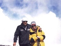 Manželia Hámorovci na vrchole hory Aconcagua.