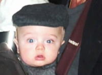 Brad Pitt s malým Knoxom.