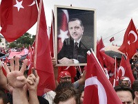 Masová demonštrácia stúpencov tureckého prezidenta